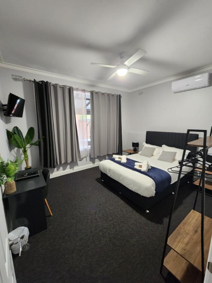 Royal Hotel Sea Lake Extérieur photo